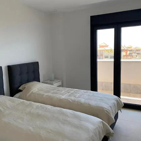 Apartman Penthouse With Wide Terrace Next To The Ocean *