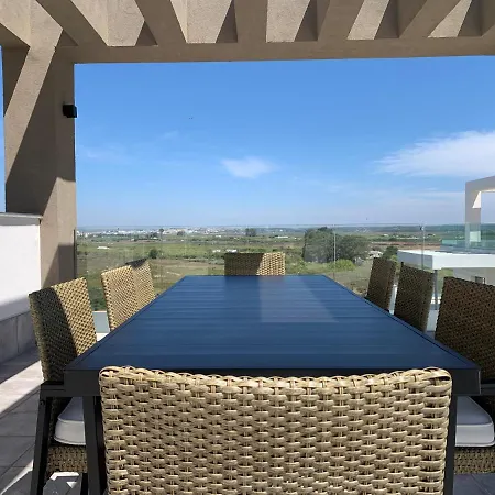 Penthouse With Wide Terrace Next To The Ocean Apartman